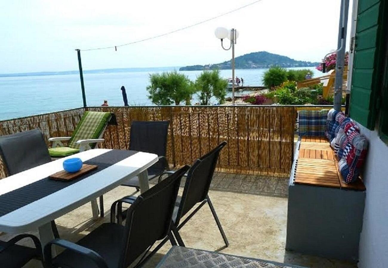 Holiday home Villa Jadran - seaview Preko Esterno foto
