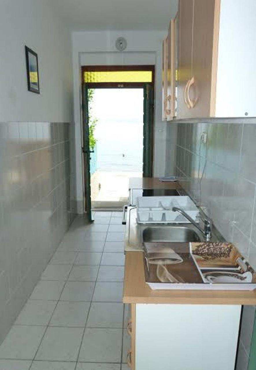 Holiday home Villa Jadran - seaview Preko Esterno foto