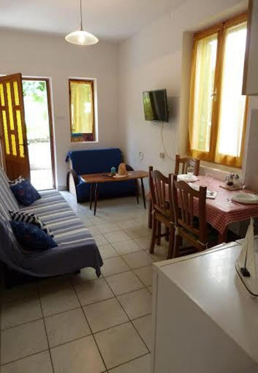 Holiday home Villa Jadran - seaview Preko Esterno foto